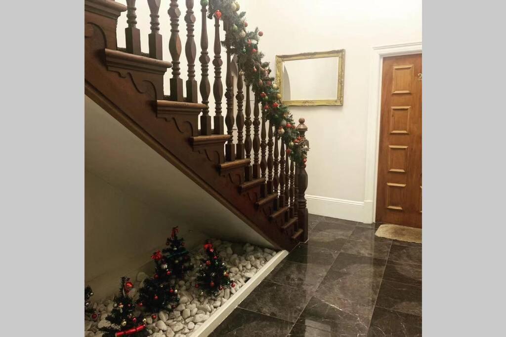 Spacious Town-Centre Apartment With Stunning Views غْريت مالفيرن المظهر الخارجي الصورة