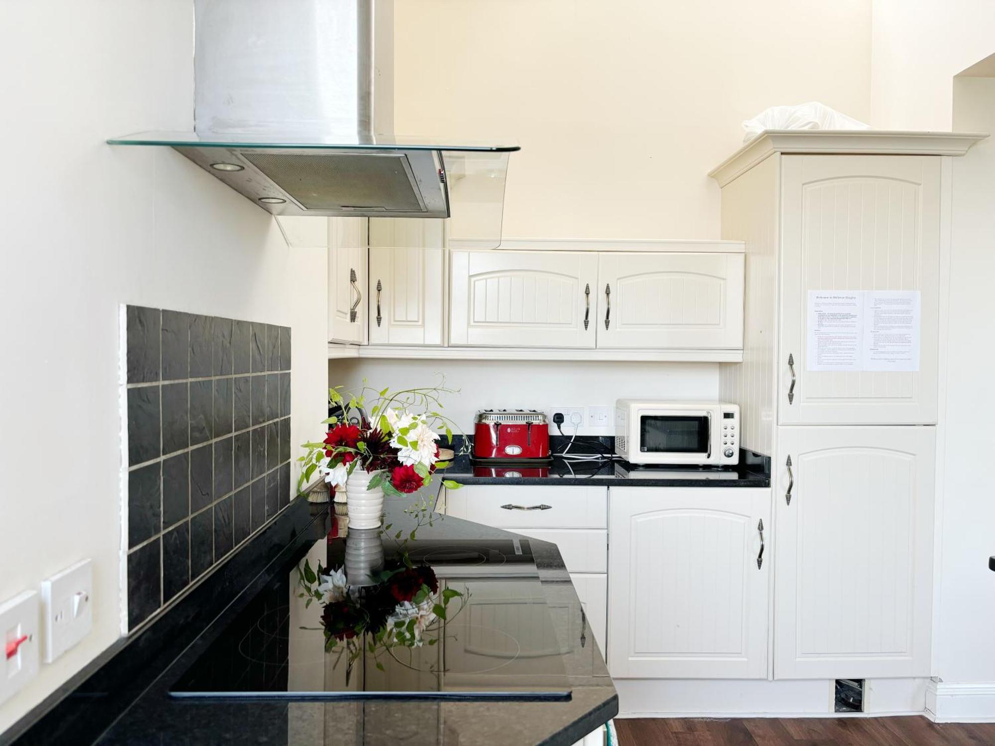 Spacious Town-Centre Apartment With Stunning Views غْريت مالفيرن المظهر الخارجي الصورة