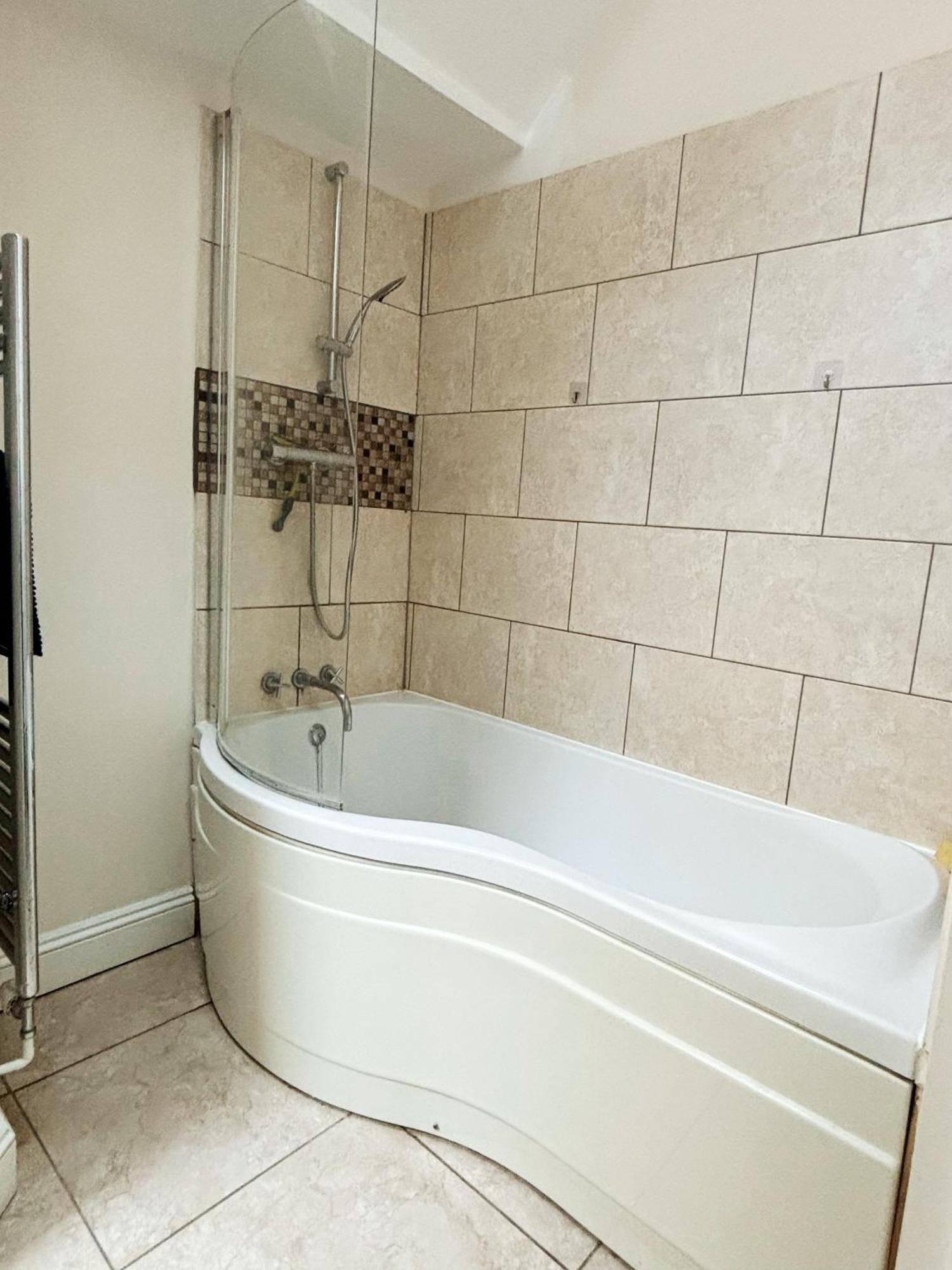 Spacious Town-Centre Apartment With Stunning Views غْريت مالفيرن المظهر الخارجي الصورة